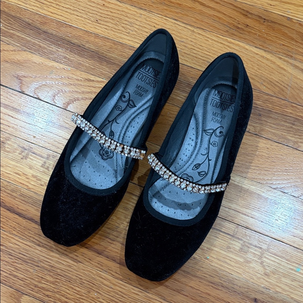 Elegant Black Velvet Women's Shoes with Rhinestone Strap